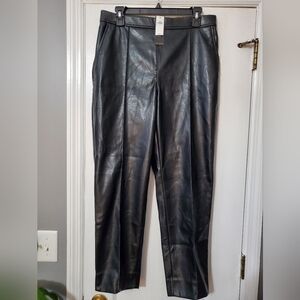 NWT Vegan Leather Tapered Pant in Black Size Medium - Banana Republic Factory
